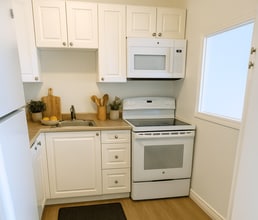 Christie Point in Victoria, BC - Foto de edificio - Building Photo