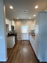 405 S Summit St in Visalia, CA - Building Photo - Building Photo