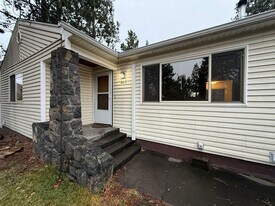513 NE Irving Ave in Bend, OR - Building Photo