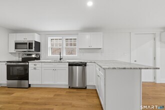 98 W Main St in Chester, CT - Building Photo - Building Photo