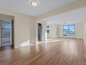 100-25 Queens Blvd in Queens, NY - Building Photo - Building Photo