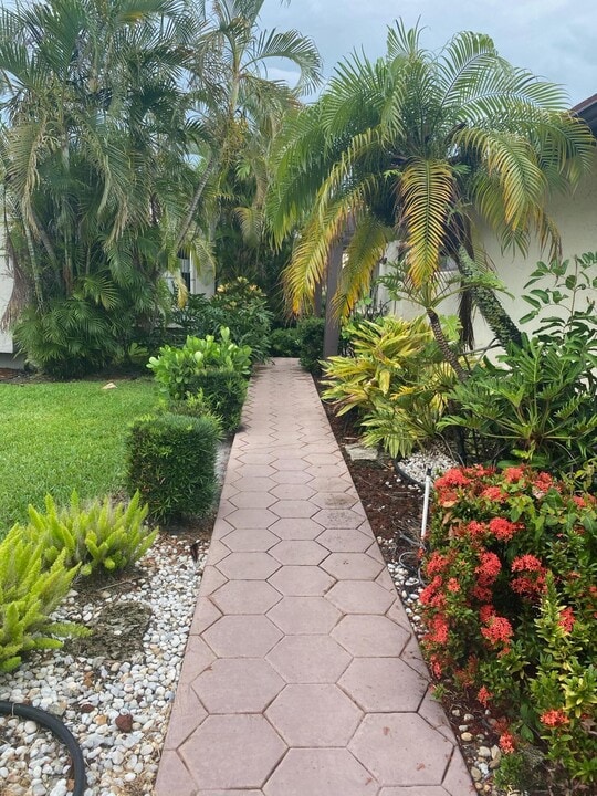 5662 Ainsley Ct in Boynton Beach, FL - Foto de edificio