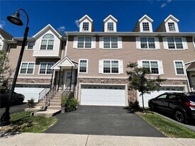 20 Seeley Bull St, Unit E-1028 in Monroe, NY - Building Photo