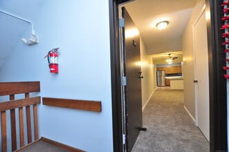 710 Twin Circle Dr in South Windsor, CT - Building Photo - Building Photo