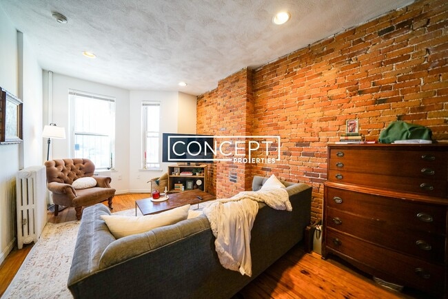 216 Hemenway St, Unit 1 in Boston, MA - Building Photo - Building Photo