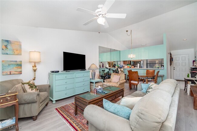 2005 Pine Isle Ln in Naples, FL - Building Photo - Building Photo