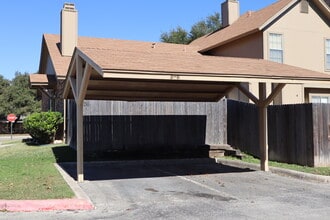 10254 Dover Rdg, Unit 206 in San Antonio, TX - Building Photo - Building Photo