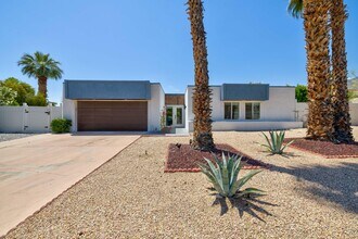1433 E Caleta Way in Palm Springs, CA - Building Photo - Building Photo