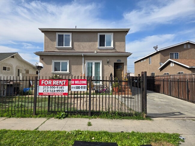 property at 211 W 109th Pl