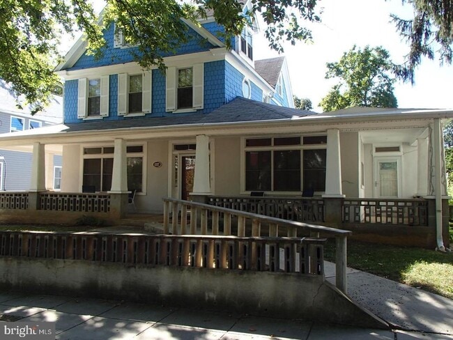 property at 1337 Kearny St NE