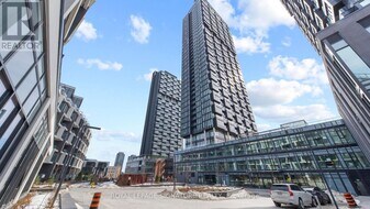 1 Quarrington Lane in North York, ON - Building Photo