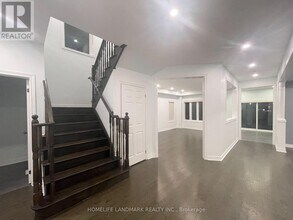 7528 Marpin Ct in Niagara Falls, ON - Building Photo - Building Photo