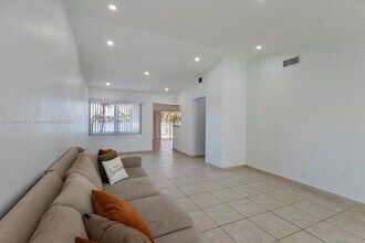 14343 SW 45th Terrace in Miami, FL - Building Photo - Building Photo