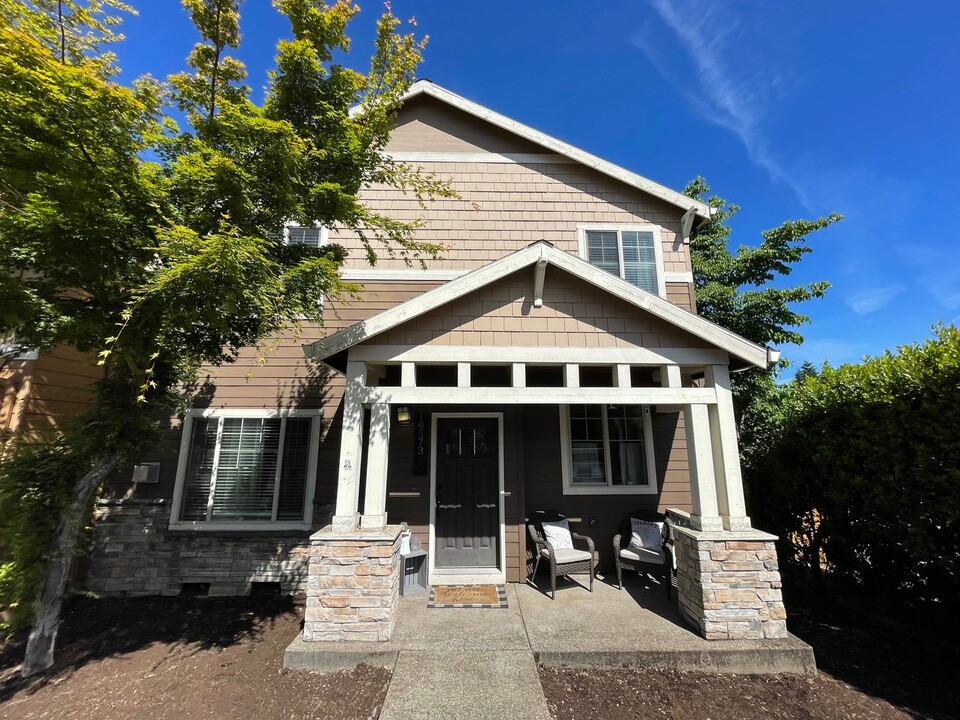 19573 Hummingbird Loop in Oregon City, OR - Building Photo