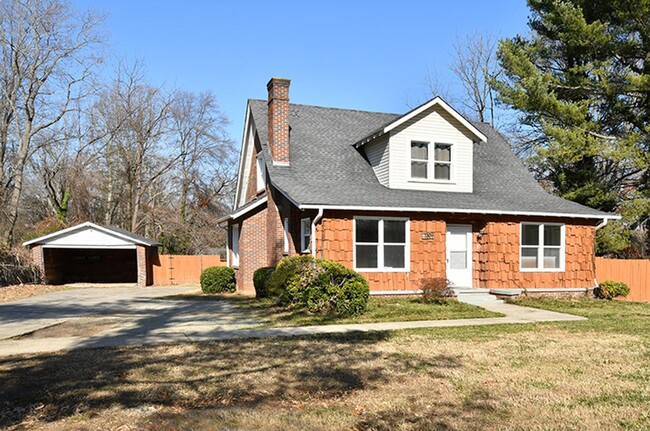 1307 Polo Rd in Winston-Salem, NC - Building Photo - Building Photo