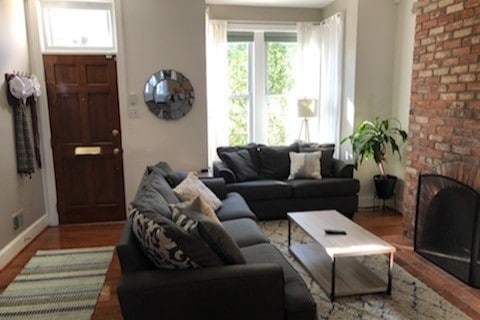 703 13th St NE, Unit A in Washington, DC - Foto de edificio - Building Photo