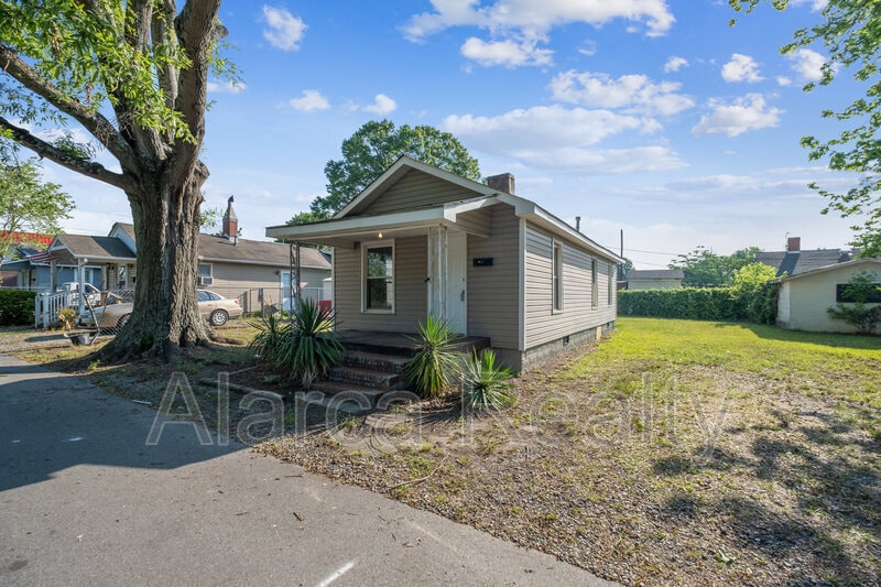 102 Black Ave in Cherryville, NC - Building Photo