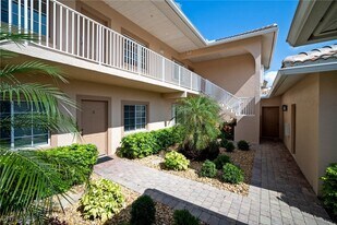 9113 Michael Cir in Naples, FL - Building Photo