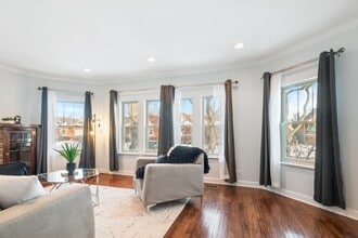 8040 S Harvard Ave in Chicago, IL - Building Photo - Building Photo