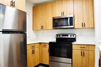 4041 N Pine Island Rd in Sunrise, FL - Building Photo - Building Photo