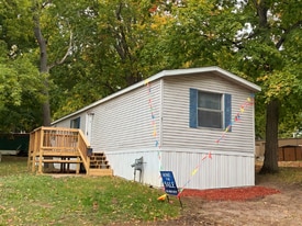 1100 W Locust St in Canton, IL - Building Photo
