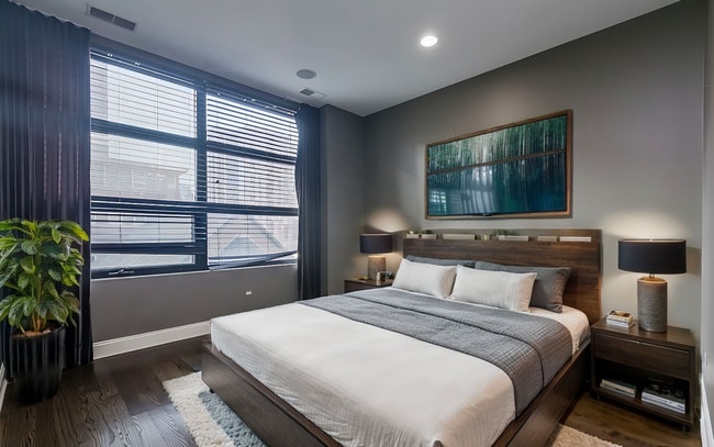 101 W Superior St in Chicago, IL - Building Photo - Building Photo