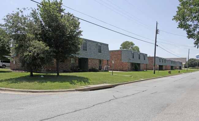 3920-4008 Scruggs Dr in North Richland Hills, TX - Building Photo - Building Photo