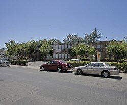 Hause Apartments in Carmichael, CA - Building Photo