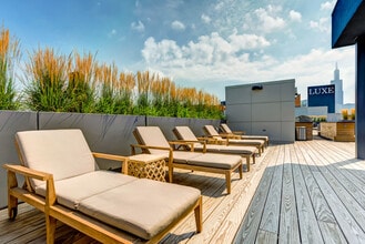 Luxe on Madison in Chicago, IL - Foto de edificio - Building Photo