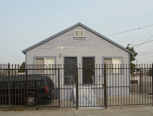 1061-1079 72nd Ave in Oakland, CA - Foto de edificio - Building Photo