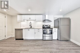 47 Castlefield Dr in Hamilton, ON - Building Photo - Building Photo