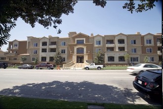The Montgomery in Toluca Lake, CA - Foto de edificio - Building Photo