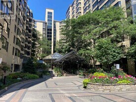 195 St Patrick St in Toronto, ON - Building Photo