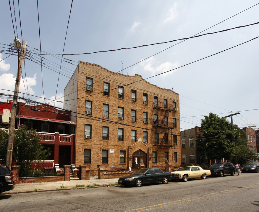 919 Thomas S Boyland St in Brooklyn, NY - Foto de edificio