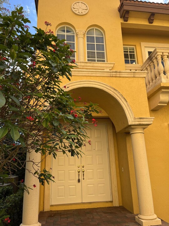 445 NE 69th Cir in Boca Raton, FL - Building Photo