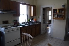 12 Saunders St in Boston, MA - Building Photo
