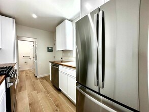 2302 N Frederic St in Burbank, CA - Building Photo - Building Photo