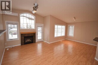 168 Royal Birch Mt NW in Calgary, AB - Building Photo - Building Photo