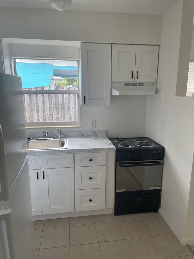 11135 2nd St E in Treasure Island, FL - Building Photo - Building Photo