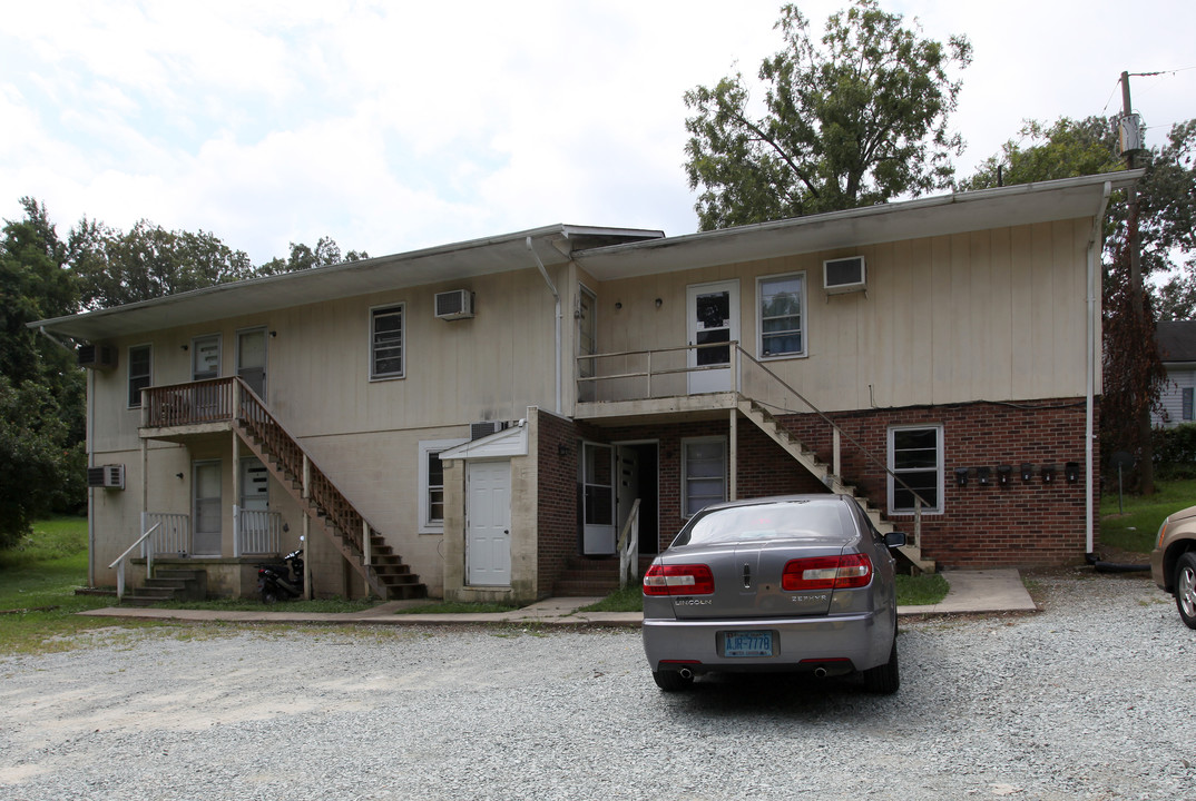 506 N Main St in Roxboro, NC - Foto de edificio