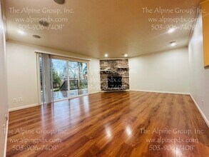 2460 Tulane St in West Linn, OR - Building Photo - Building Photo