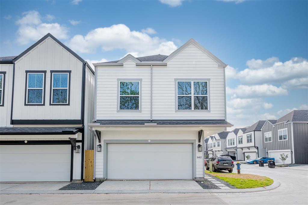 8402 Berry Grn Ln in Houston, TX - Building Photo