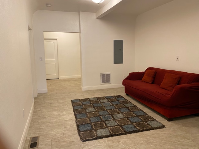 property at 611 S 8th St