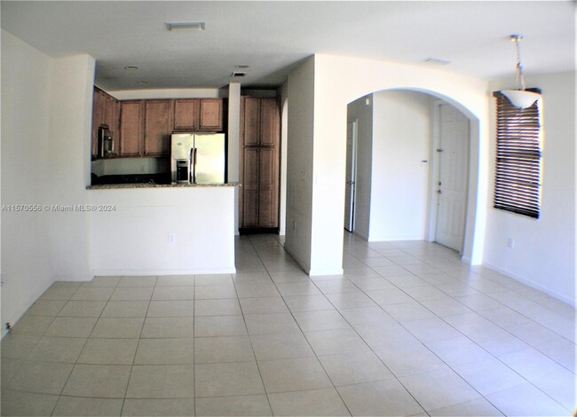 202 Las Brisas Cir in Sunrise, FL - Building Photo - Building Photo