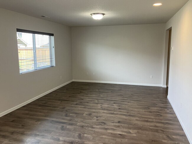 4927 Orbit Ave NE in Salem, OR - Building Photo - Building Photo