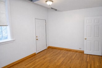 1934 E 74th St, Unit GDN in Chicago, IL - Foto de edificio - Building Photo