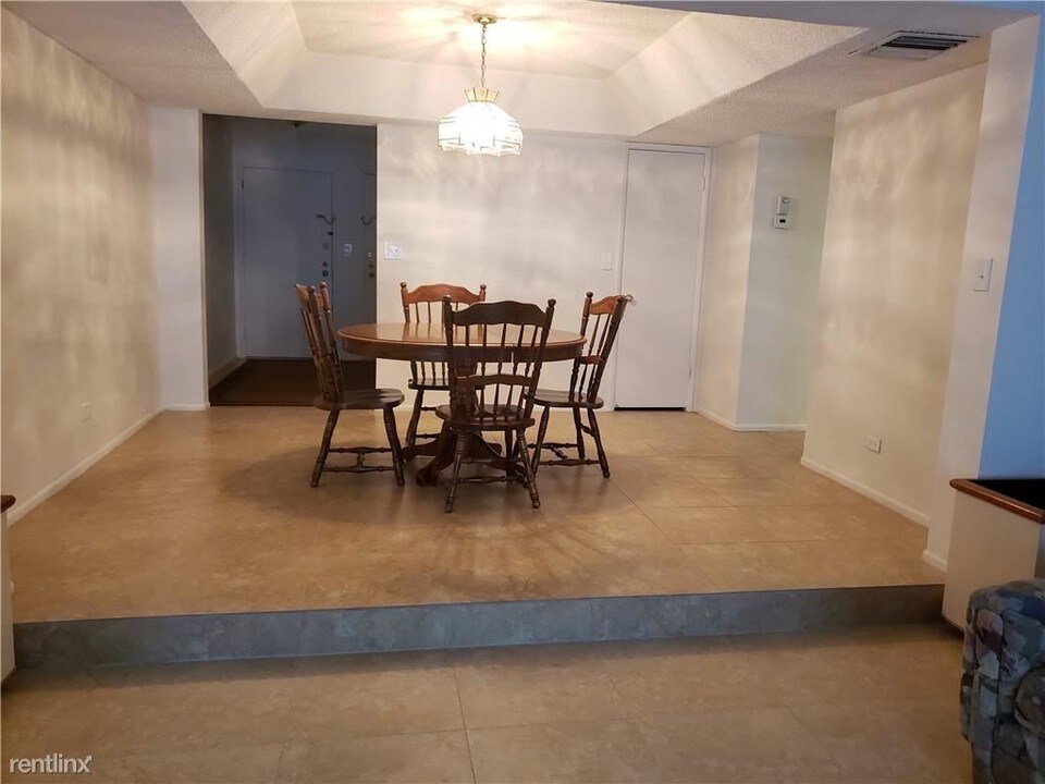 3760 Inverrary Dr-Unit -Apt 1Z in Lauderhill, FL - Building Photo