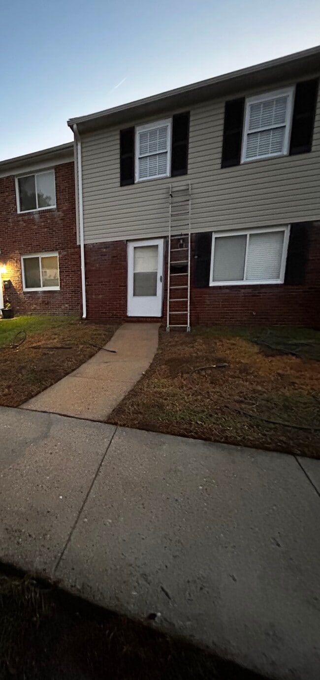 property at 813 S Grosvenor Ct