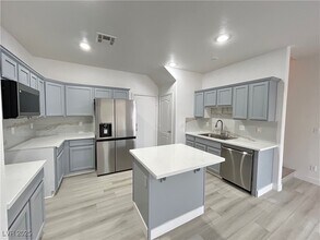 8618 Peaceful Dreams St in Las Vegas, NV - Building Photo - Building Photo
