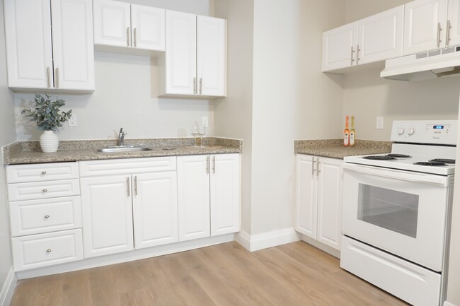 Inverness Apartments in Guelph, ON - Building Photo - Building Photo